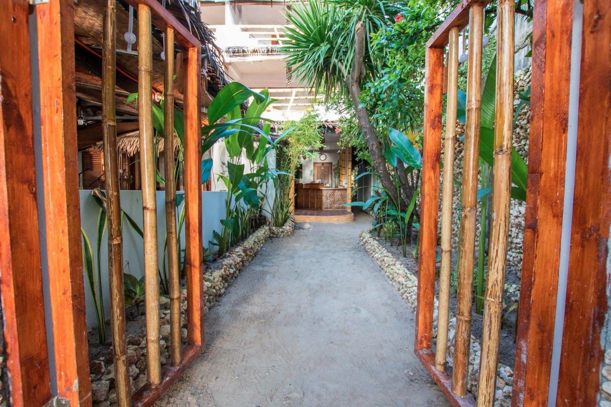 Bamboo Bungalows Resthouse Balabag  Esterno foto