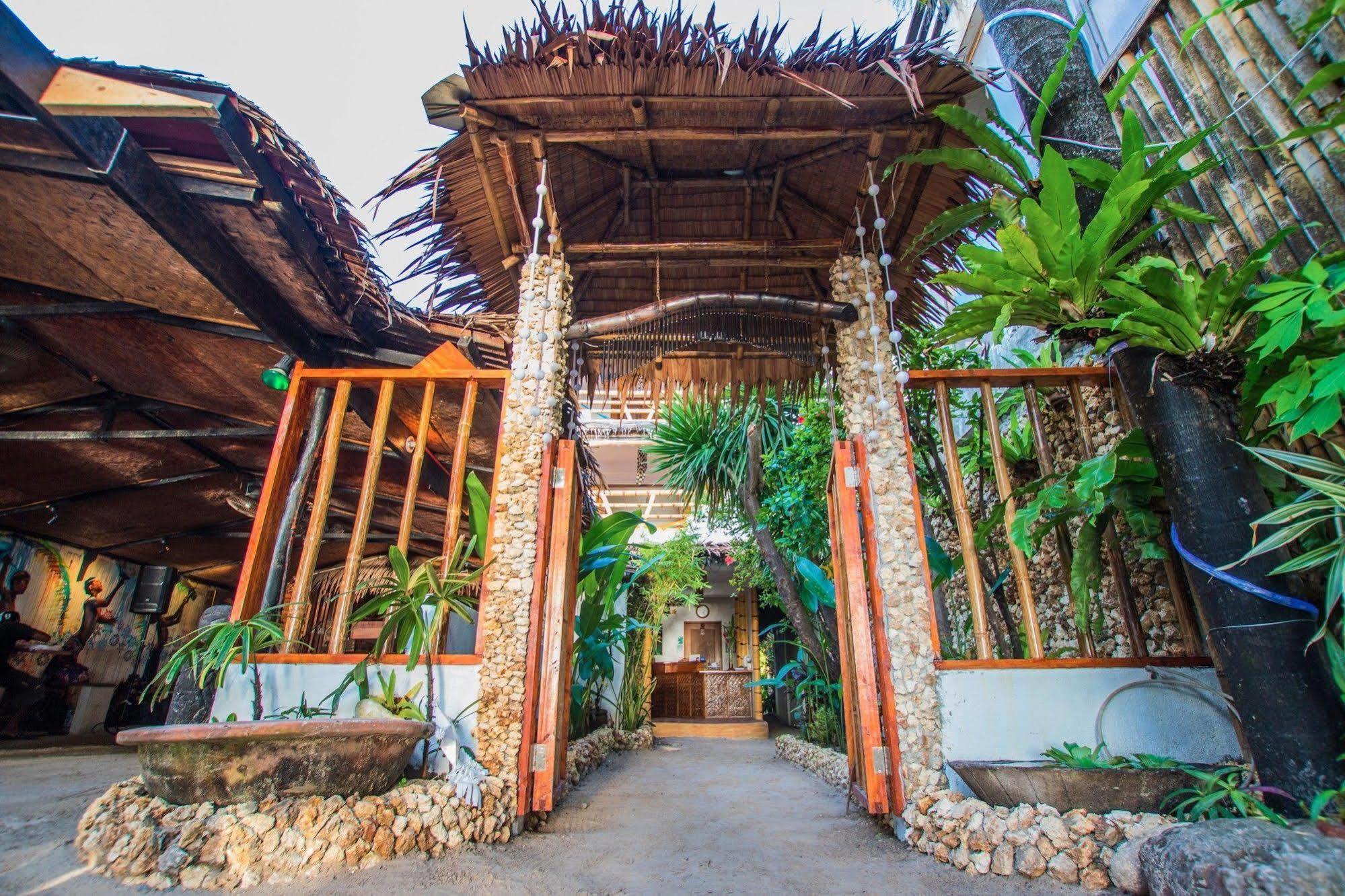 Bamboo Bungalows Resthouse Balabag  Esterno foto